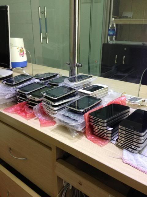 16 cây Iphone 4 Za  zin nguyên bản  ,60 cây 3GS Q.Tế Đẹp Zin nguyên bản apple.