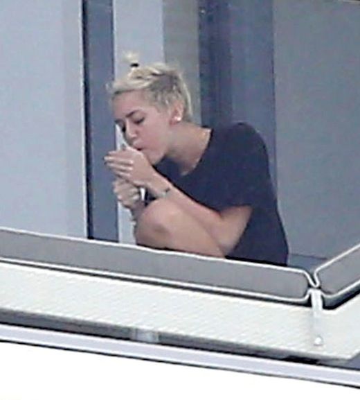 photo FFN_Cyrus_Miley_VEM_040613_51060091_zps402ae59b.jpg