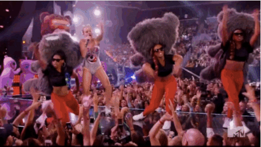 stronze a confronto: i popcorn di rihanna e la portiera di gaga