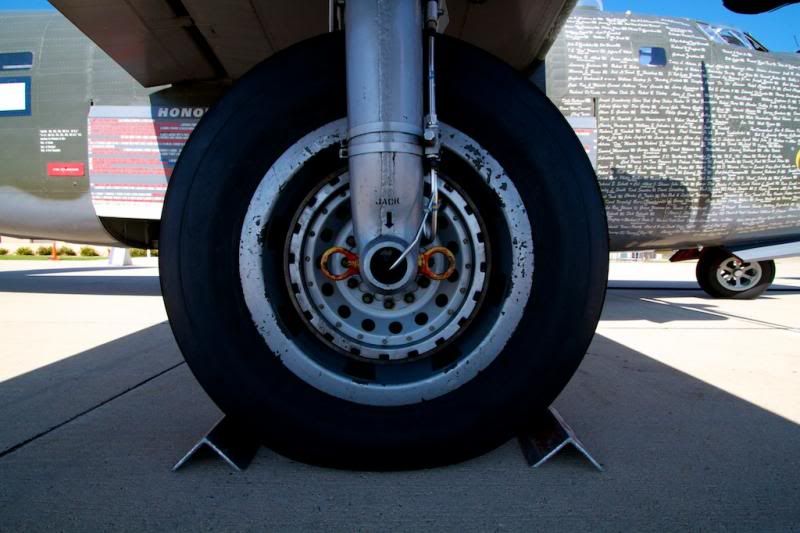 IMAGE: http://i305.photobucket.com/albums/nn207/wysiwyg77/B24LandingGear_zps12dd1e31.jpg