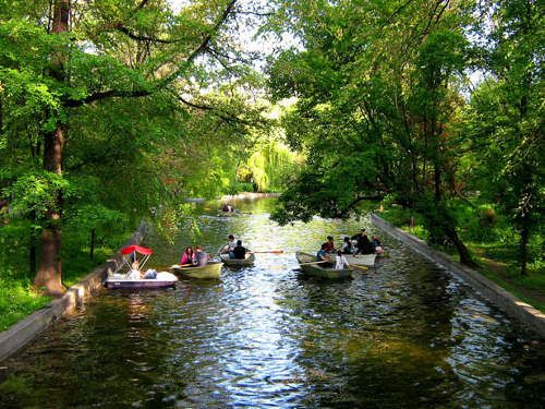 Paseos en Bucarest: Parque Cismigiu Paseos en Bucarest: Parque Cismigiu